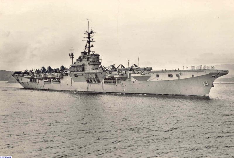 Lot De Bateaux De Guerre Bonux – Le Terrible (x2), Richelieu, Porte-avions Arromanches – Miniatures